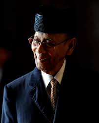 Kemangkatan sultan kedah, tuanku abdul halim memang ditangisi ramai terutamanya mereka yang begitu rapat dan pernah bertemu dengan almarhum semasa hayatnya. Sultan Kedah Tuanku Abdul Halim Mangkat Semasa Mstar