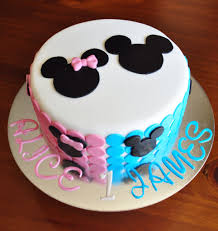 Bizcocho De Mickey Mouse Bebe Minnie Mickey Mouse Cake For Twins Birthday Twin Birthday Cakes Gender Reveal Cake Baby First Cake