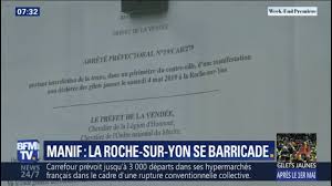 Ce dernier à écrit un livre en réponse des gilets jaunes pour soutenir la réélection d'emmanuel macron aux prochaines présidentielle; Gilets Jaunes La Roche Sur Yon Se Barricade Pour Cette Nouvelle Journee De Mobilisation