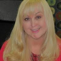 Stephanie Siragusa's Instagram, Twitter & Facebook