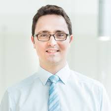 Private Set Generation with Discriminative Information