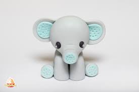 Die beiden leisten in die die bohrlocher gearbeitet wurden werden dabei als waagerechte leisten. Elefant Aus Fondant Auf Die Torte Fur Kindergeburtstag Vanilletanz