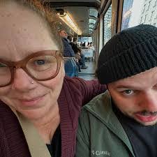 Shawn Leek's Instagram, Twitter & Facebook