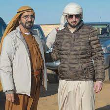 محمد بن راشد آل مكتوم (15 يوليو 1949 )، نائب رئيس دولة الإمارات العربية المتحدة رئيس مجلس الوزراء، وزير الدفاع وحاكم إمارة دبي بدولة الإمارات العربية المتحدة. ØµØ§Ø­Ø¨ Ø§Ù„Ø³Ù…Ùˆ Ø§Ù„Ø´ÙŠØ® Ù…Ø­Ù…Ø¯ Ø¨Ù† Ø±Ø§Ø´Ø¯ Ø¢Ù„ Ù…ÙƒØªÙˆÙ… Ù…Ø¹ Ù†Ø¬Ù„Ù‡ Ø³Ù…Ùˆ Ø§Ù„Ø´ÙŠØ® Ø£Ø­Ù…Ø¯ Ø¨Ù† Ù…Ø­Ù…Ø¯ Ø¨Ù† Ø±Ø§Ø´Ø¯ Ø¢Ù„ Ù…ÙƒØªÙˆÙ… Ø±Ø¨ÙŠ ÙŠØ­ÙØ¸Ù‡Ù… ÙÙŠ Ù…Ù‚Ù†Ø§Øµ Beautiful Heart Outdoors Adventure Winter Jackets