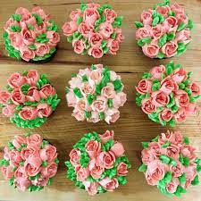 You Need To Steal This Frosting Hack From The Pros Cake Decorating Tools Russian Icing Tips Russian Piping Tips