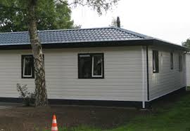 Eine verkleidung aus kunststoff kann diesen wunsch wahr werden lassen und trägt gleichzeitig zur dauerhaften verschönerung der laube bei. Gartenhausverkleidungen Projektideen Tipps Und Tricks