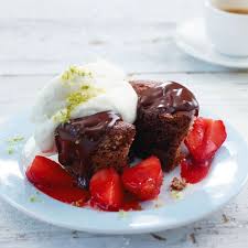 Ob mit nuss oder schoko ob mit früchten oder in der knusprigen variante brownies schmecken immer. Warmes Schoko Kuchlein Rezept Essen Und Trinken