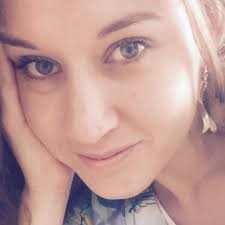 Dora Arellano's Instagram, Twitter & Facebook