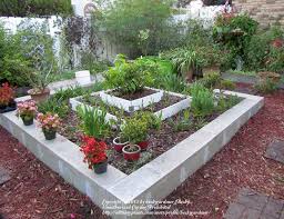Key To Making Cinder Blocks More Aesthetically Pleasing Seems To Be Capping Them Something Cinder Block Garden Garden Ideas To Make Building A Raised Garden