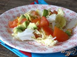 салат с пекинской капустой и красной рыбой и сухариками Salat S Avokado Pekinskoj Kapustoj I Kukuruzoj Recepty S Foto Na Vpuzo Com