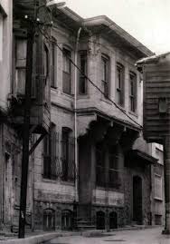 Los Bahce Sokak Besiktas Birzamanlar Istanbul Tarihi Evler Fotograf