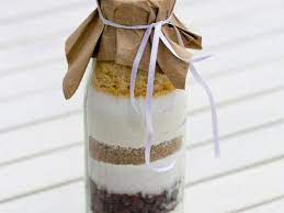 Backmischungen im glas sehen hübsch aus und machen es auch anfänger*innen leicht, kuchen, kekse oder muffins zu backen. Backmischung Im Glas Selber Machen Eat Smarter