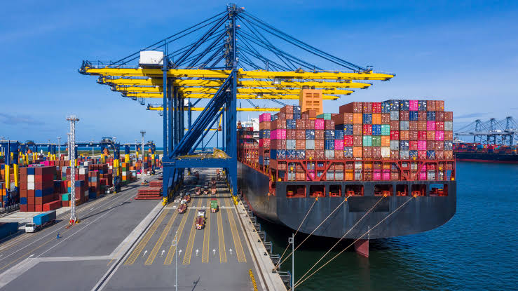 Transshipment là gì? Hàng đi Indonesia có thể phải chuyển tải khi nào?