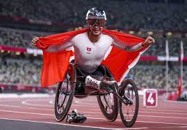The outstanding swiss wheelchair racer had an impressive year, winning world titles over 800m, 1,500m and 5,000m in the highly competitive t54 . Marcel Hug Holt Gold Uber 5000 M Manuel Schar Sichert Sich Silber Watson