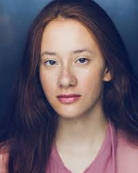 Minimalistic, simple and clean look suites young actor Matilda Luz Concha  @matilda_luz_concha_pearson beautifully. Her strong personality,  confidence, openness and amazing ability to connect are shining through.  Skin luminizer, highlighter, cream blush and