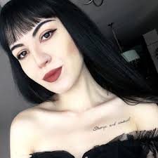 Replying to @Emanuelle Barros colorindo mais uma página do livro Bobbi...