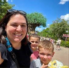 Eileen Sadowski's Instagram, Twitter & Facebook