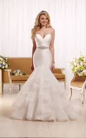 Fit And Flare Wedding Dress With Sweetheart Neckline Essense Of Australia Fit And Flare Wedding Dress Essense Of Australia Wedding Dresses Fitted Wedding Dress