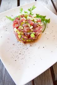 Disponete il carpaccio di tonno in una terrina e ricopritelo con il succo di limone ottenuto. Tartare Di Tonno Con Sedano E Agrumi Ricette Idee Pasto Sano Cucinare Il Pesce