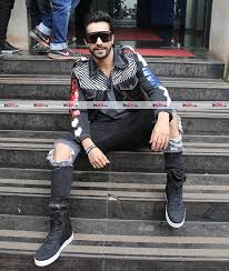 Judwaa 2 Promotion Photos Latest Judwaa 2 Movie Promotion Pictures Posters Judwaa 2 collected rs 1.73 crore from early morning shows in uae. inuth com