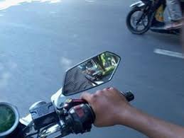 Kalau mau mending polosan aja, yamaha r25 dijadiin special force, sedangkan untuk patwalnya pake inazuma atau scorpio. Daftar Isi Rider Ndeso94 Dot Com