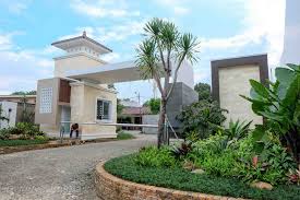 Interior dan ekseterior sederhana lantai 2 sampai yang modern mewah. 70 Gambar Desain Taman Gerbang Perumahan Yang Bisa Anda Contoh