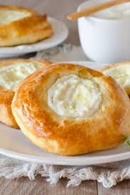 Russische Hefeteig Quarktaschen Mit Quark Fullung Foodtempel Rezept Hefeteig Lebensmittel Essen Quarktaschen