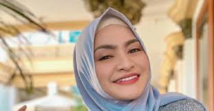 Tempat lahir cimahi, jawa barat, indonesia; Nathalie Holscher Calon Istri Sule Buang Baju Seksi