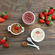 Skinfood Black Sugar Yuz Bakim Maskesi Cilekli In 2020 Strawberry Korean Skincare Skin Food