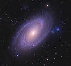 Aunque a veces son difíciles de percibir, estos brazos las distinguen de las galaxias lenticulares, que presentan una estructura de disco pero sin brazos espirales. La Brillante Galaxia Espiral M81 Zona Geek