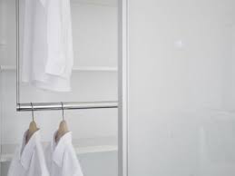 Verschiebbare Kleiderstange Mit Bildern Kleiderschrank Fur Dachschrage Kleiderstange Kleiderschrank