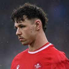 Mike Ellery's Instagram, Twitter & Facebook