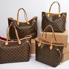 Louis Vuitton Neverfull Buying Guide Yoogis Closet Blog