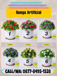 Saat memilih bunga plastik, carilah warna bunga yang alami dan mirip dengan aslinya. Hiasan Dinding Ruang Tamu Dengan Bunga Cek Bahan Bangunan