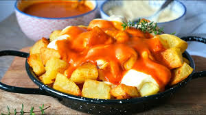 Recetas de cocina y comidas rapidas y faciles de hacer con papas. Patatas Bravas Tan Importante Es La Salsa Como El Truco De Las Patatas Youtube