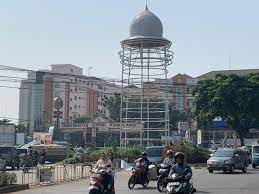 Hotel tugu malang is the first property of all tugu hotels, built and designed by the founder to house his vast, priceless collection of antiques influenced by the javanese babah peranakan. Bentuk Tugu Banten Di Bunderan Pamulang Disebut Jorok