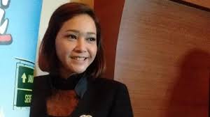 Jika anda menggunakan make up sebelumnya, bersihkan menggunakan produk make up. 10 Artis Yang Positif Covid 19 Andrea Dian Hingga Bunda Maia