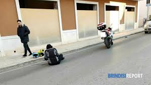 Qualche minuto in via fasano si è verificato un incidente che pare abbia coinvolto 2 autovetture paralizzando il traffico in direzione fasano. Fasano Auto Investe Moto E Fugge Caccia Al Pirata Della Strada