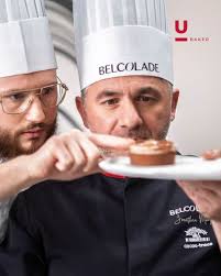 Jonathan Mougel, asesor técnico de Belcolade y Meilleur Ouvrier de France,  junto a Fabio Giambrone, apasionado chocolatero y pastelero francés, se  unen para dar vida a una creación única. ✨🍫 ¿El resultado?