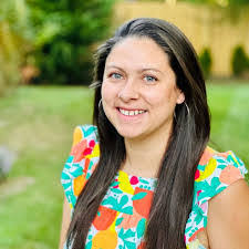 Courtney Doerr's Instagram, Twitter & Facebook