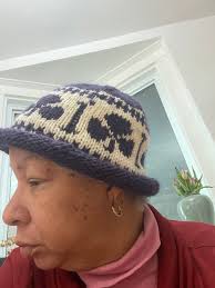 A resident of Hamnavoe, Shetland Islands in Scotland, Anne Eunson decided  to knit herself a beautiful lace fence using twine. The fence is fashioned  from strong black twine