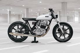Off White Riot A Lean Mean Yamaha Sr500 From Vagabund Moto Pipeburn
