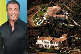 Die zweistöckige villa liegt unmittelbar. Dove Vive Sylvester Stallone A Beverly Hills In Una Villa Di 10 Milioni Di Dollari Phukettimes