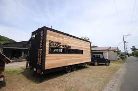対談 2年をかけてたどりついた ちょうどいい広さ 日本製の新築トレーラーハウス kibako trailer に住む tinyhouse orchestra 小屋 タイニーハウス トレーラーハウスやちいさな暮らしを知る 体験する 購入する 実践するための専門サイト トレーラーハウス