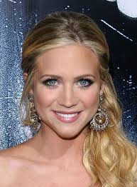 30 Natural And Simple Prom Makeup Ideas For Blondes Blonde Hair Blue Eyes Makeup Simple Prom Makeup Brittany Snow