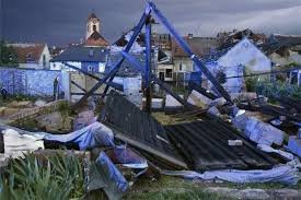 Matthias verrieth fing den tornado in weseke mit der kamera ein. Xjbq0wa5t8hepm