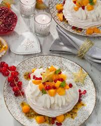 Pavlovas Aux Fruits Exotiques In 2020 Desserts Pavlova Sweet Recipes