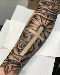 You don't have to go all the way up your arm to wow a crowd. Pin On Tattoos