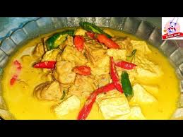 5 tahu kuning (belah menjadi dua bagian, lalu goreng), tempe (goreng setengah matang), 6 butir telur rebus (setelah dibuka kulitnya lalu goreng), 5 cabai keriting merah, 5 cabai merah besar, 15 cabai rawit merah, 5 butir bawang merah, 2 siung bawang putih. Sayur Tempe Tahu Kuah Santan Resep Dan Cara Membuat Sayur Tempe Tahu Kuah Santan Pedas Sederhana Youtube