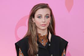 Emma Chamberlain Pictures Photos Images Zimbio Influencer and youtuber emma chamberlain is a popular example of a vsco girl, according to buzzfeed news. emma chamberlain pictures photos